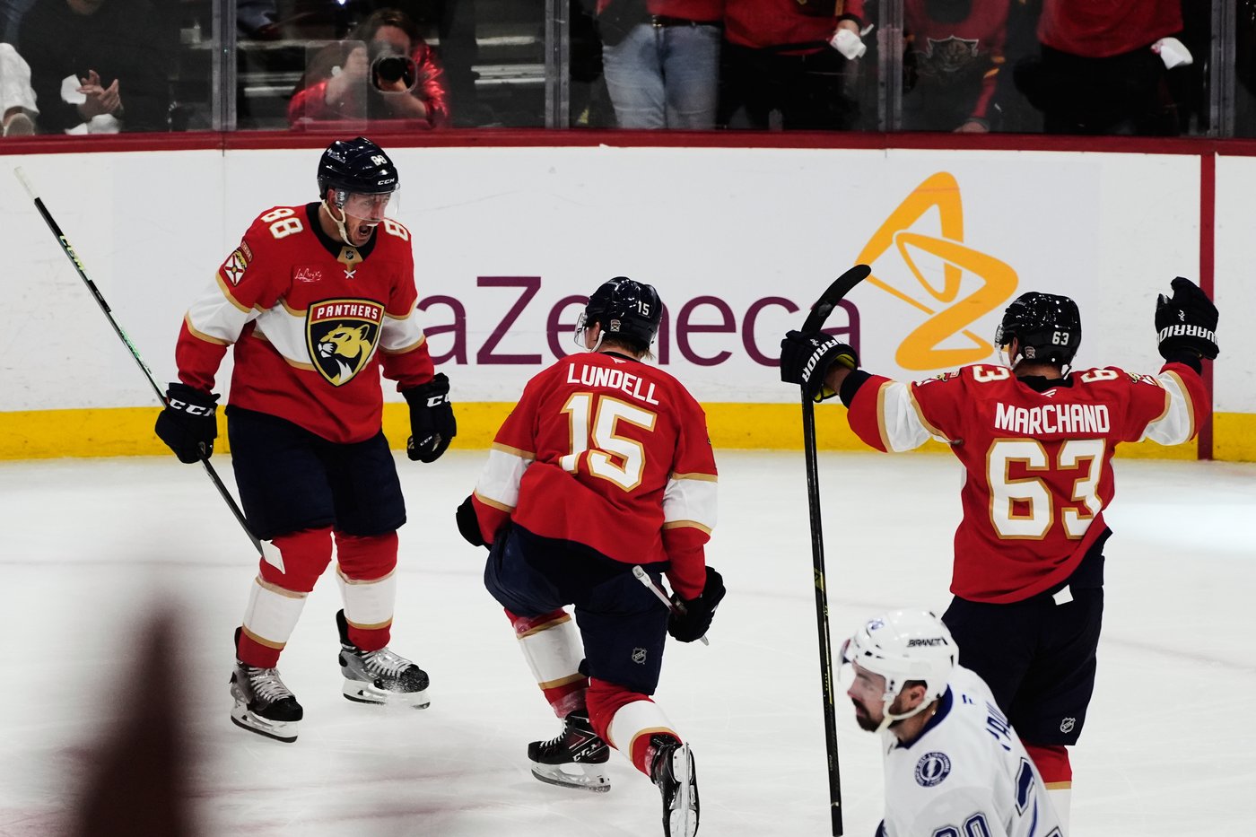 Panthers erase deficit with 2 goals in 11 seconds, beat Lightning 4-2 to take 3-1 series lead | iNFOnews.ca