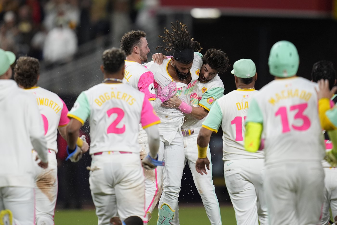 White Sox lose 118th game, waste 9th-inning comeback as Padres win 3-2 on Tatis hit in 10th | iNFOnews.ca White Sox lose 118th game, waste 9th-inning comeback as Padres win 3-2 on Tatis hit in 10th | iNFOnews.ca