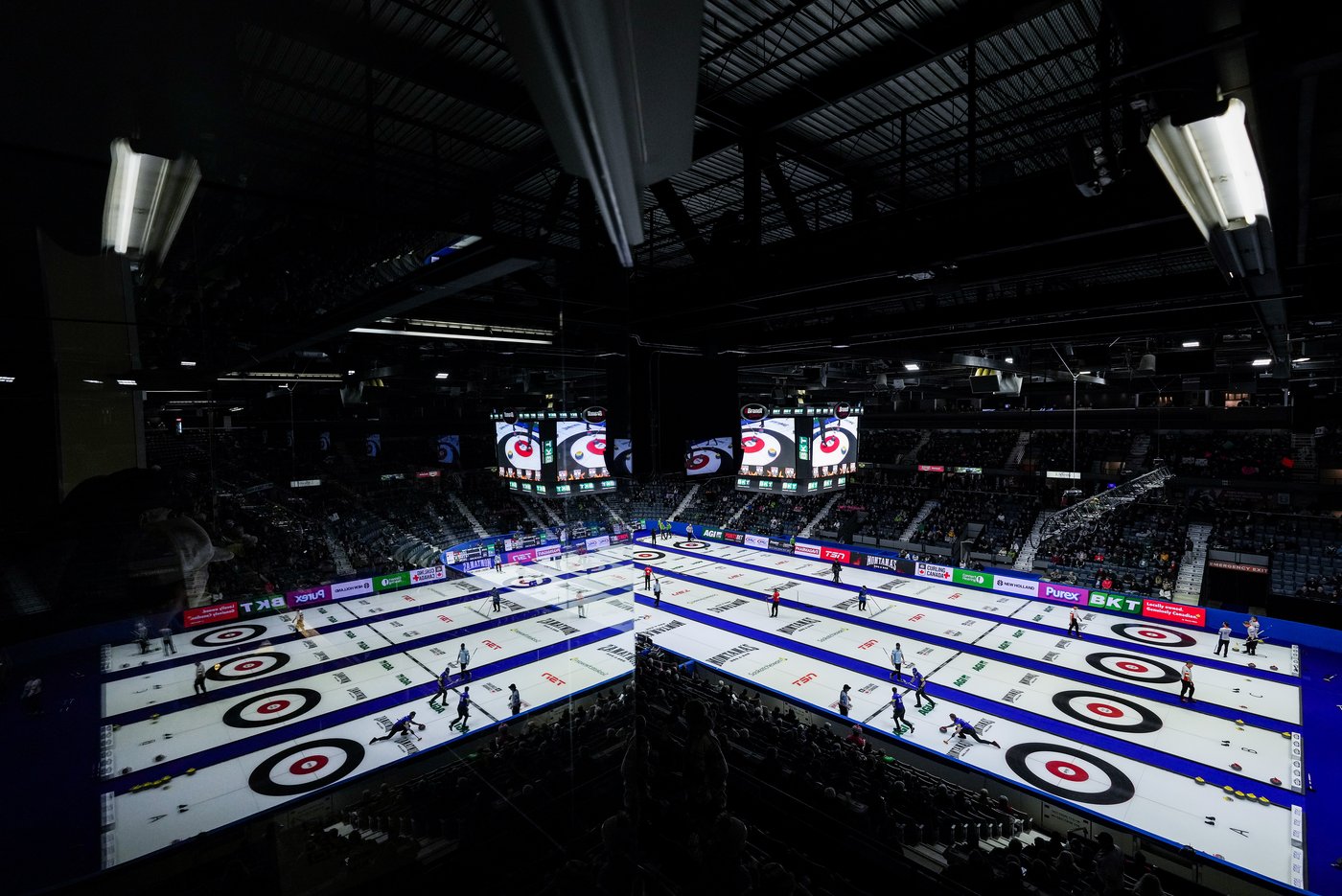 World Curling tightens sweeping rules, bans firmer broom foams ahead of Olympics | iNFOnews.ca World Curling tightens sweeping rules, bans firmer broom foams ahead of Olympics | iNFOnews.ca
