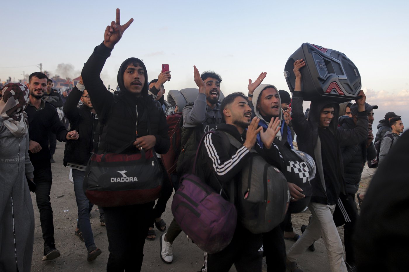 Palestinians celebrate their return to northern Gaza after 15 months of war | iNFOnews.ca