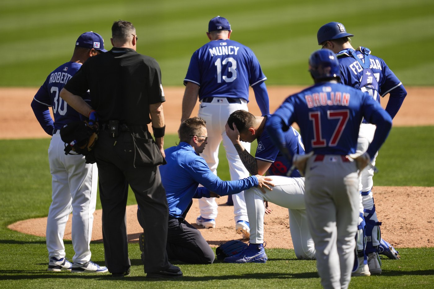 Dodgers pitcher Bobby Miller hit in the head by a line drive, walks off field under own power | iNFOnews.ca Dodgers pitcher Bobby Miller hit in the head by a line drive, walks off field under own power | iNFOnews.ca