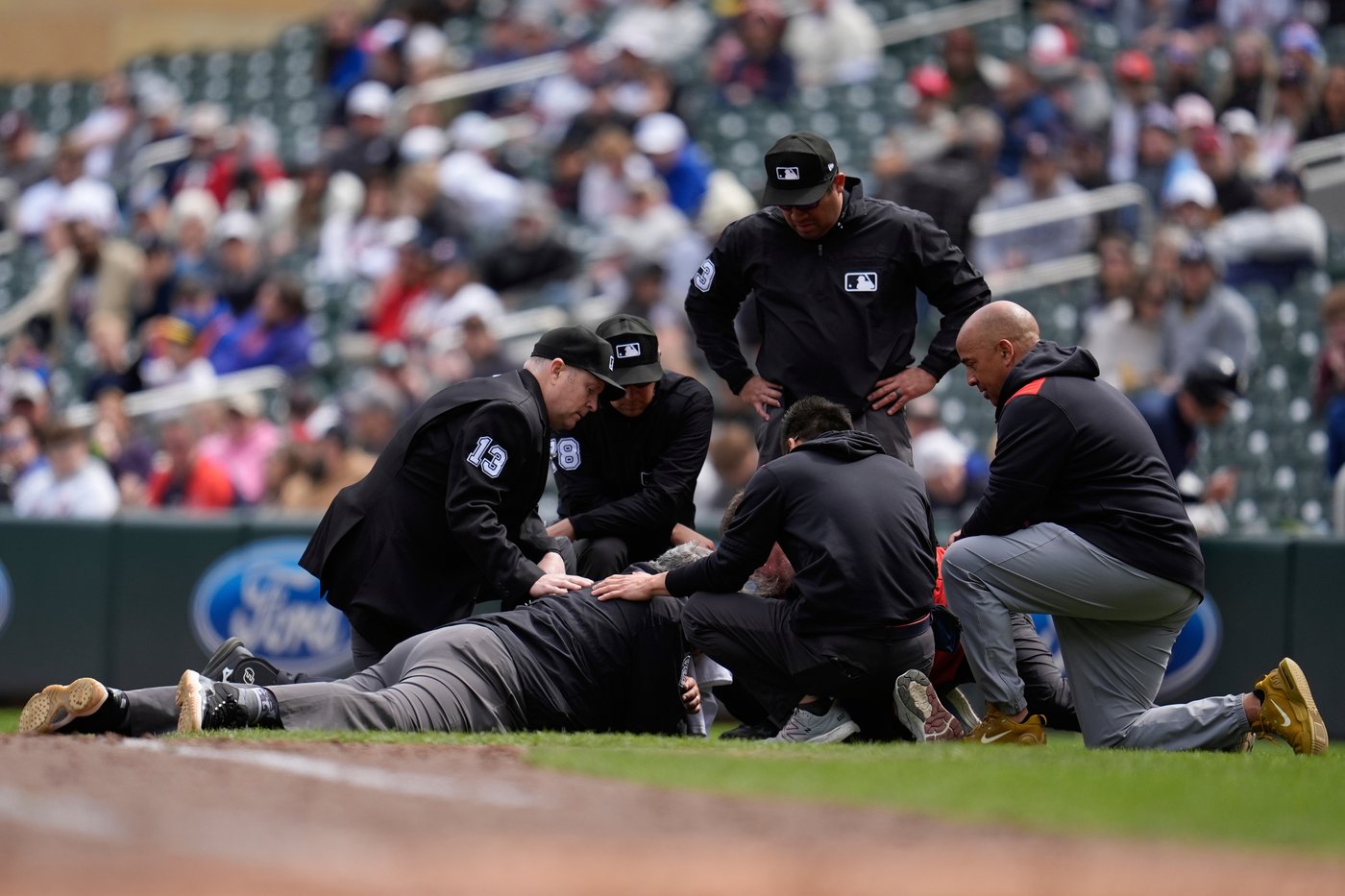 Umpire Hunter Wendelstedt goes to hospital after foul ball in Mets-Twins game hits him in head | iNFOnews.ca