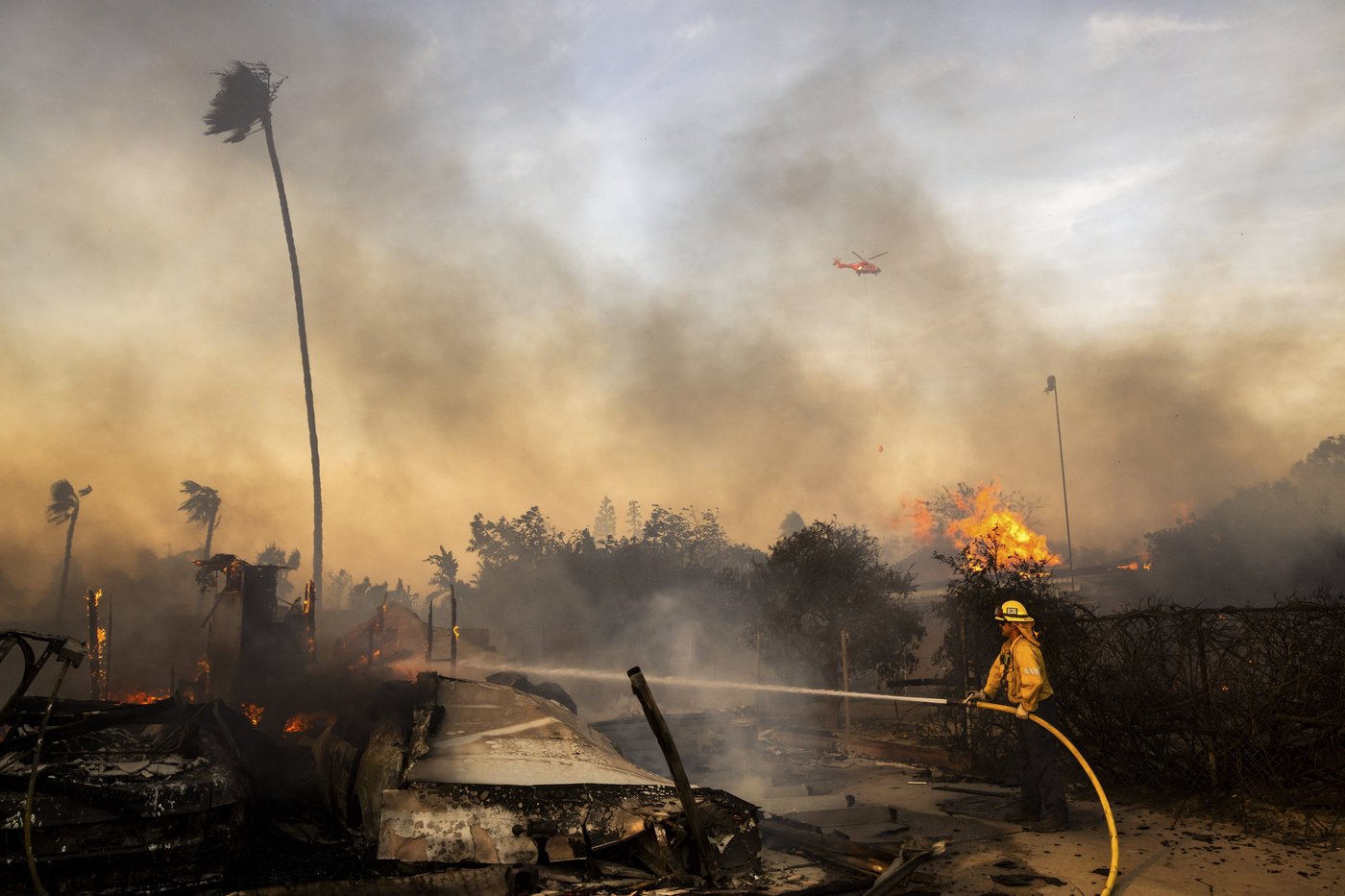 Slower winds aid firefighters battling destructive blaze in California | iNFOnews.ca