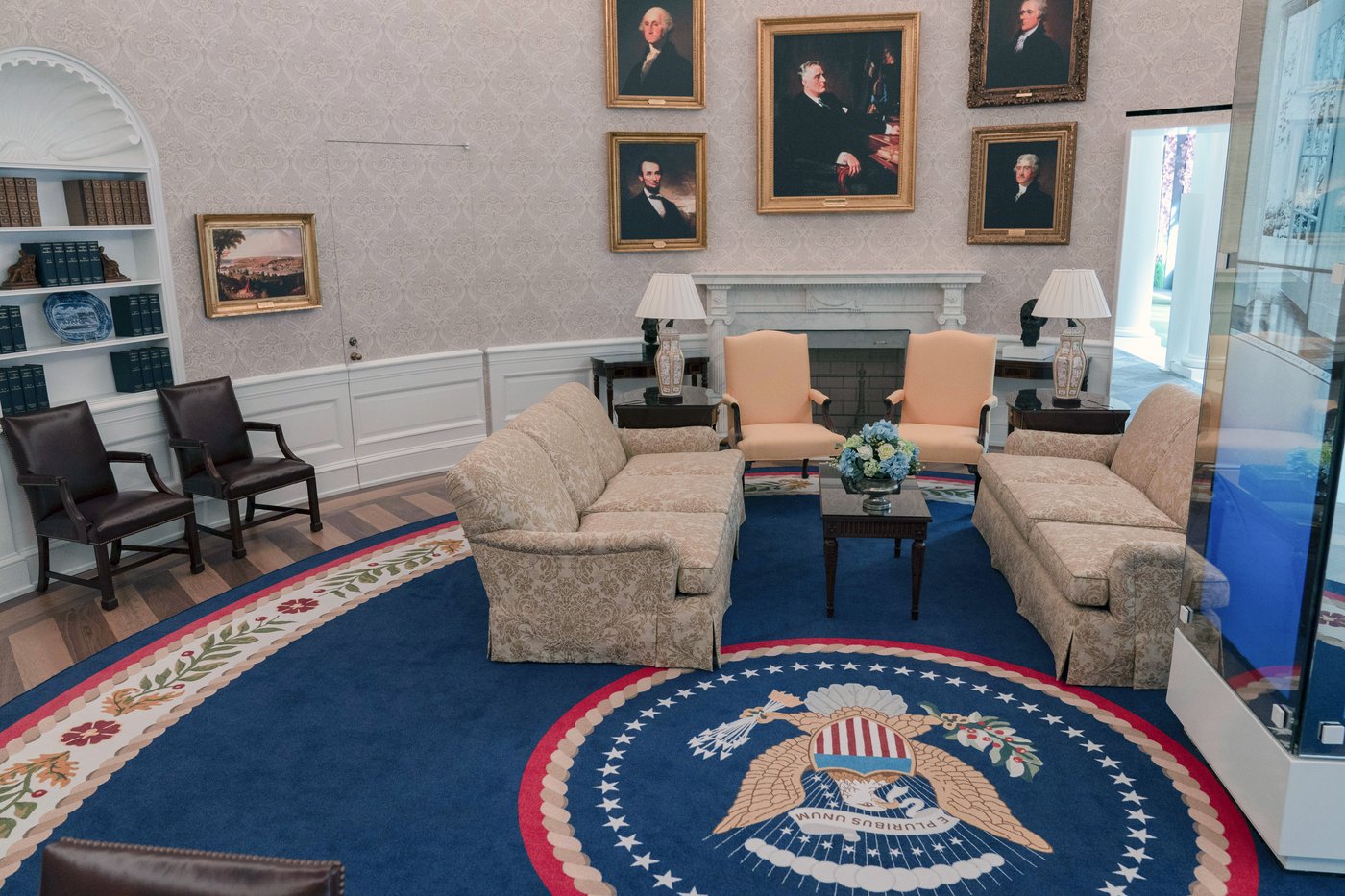 Tourists can finally visit the Oval Office. A replica is opening near the White House on Monday | iNFOnews.ca Tourists can finally visit the Oval Office. A replica is opening near the White House on Monday | iNFOnews.ca