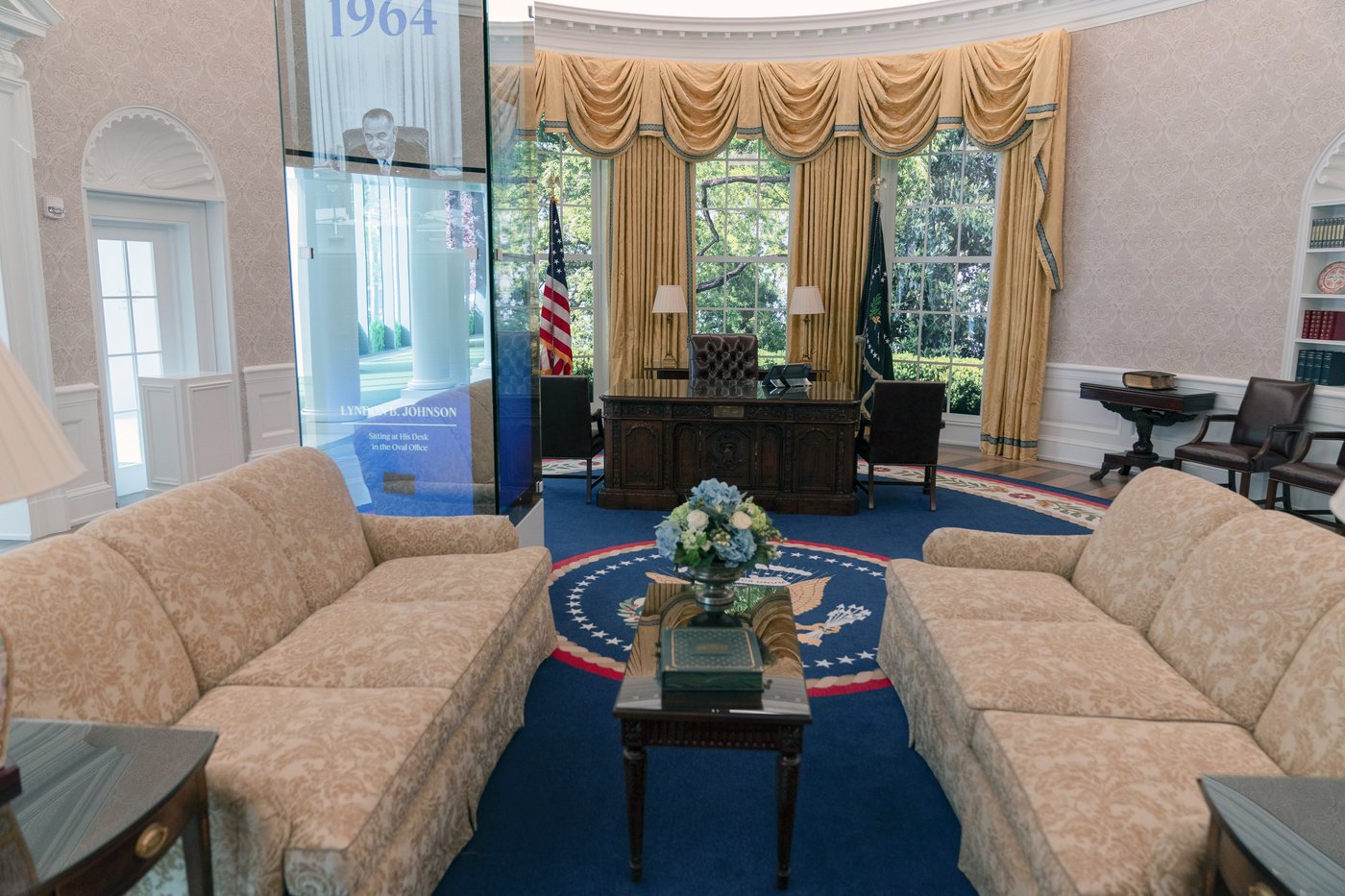 Tourists can finally visit the Oval Office. A replica is opening near the White House on Monday | iNFOnews.ca Tourists can finally visit the Oval Office. A replica is opening near the White House on Monday | iNFOnews.ca