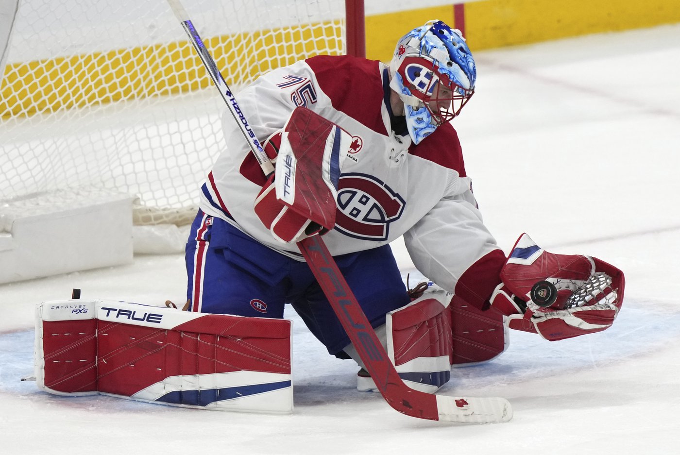 Dobes gets shutout in NHL debut, Canadiens blank Panthers 4-0 | iNFOnews.ca