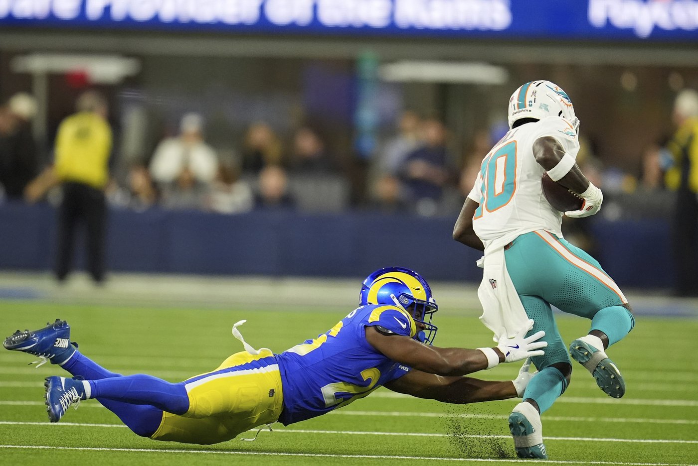 Tyreek Hill plays through wrist injury, scores to end touchdown drought in Dolphins' win over Rams | iNFOnews.ca Tyreek Hill plays through wrist injury, scores to end touchdown drought in Dolphins' win over Rams | iNFOnews.ca