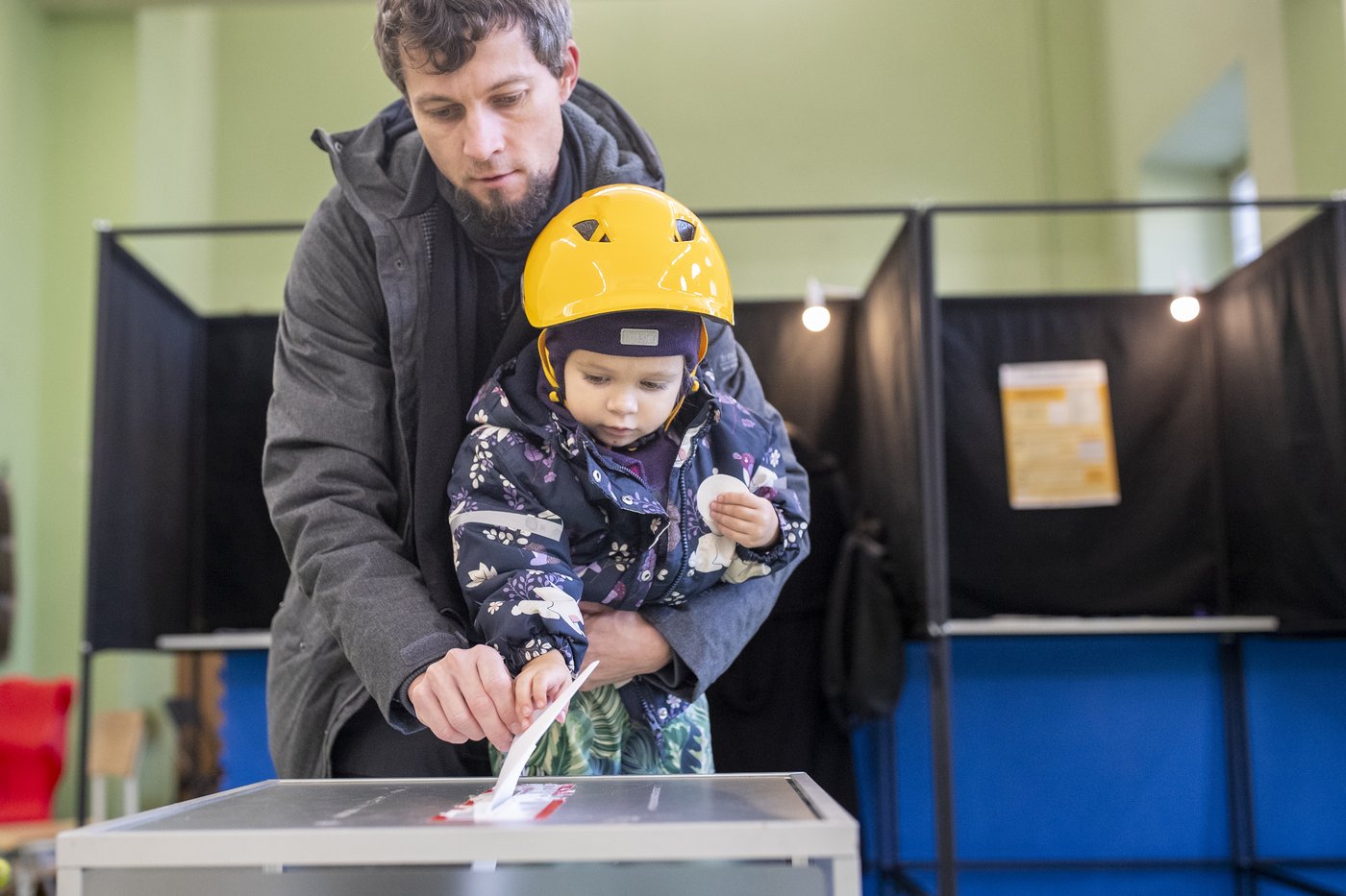 Lithuanians vote in parliamentary election with many looking for change despite a strong economy | iNFOnews.ca Lithuanians vote in parliamentary election with many looking for change despite a strong economy | iNFOnews.ca