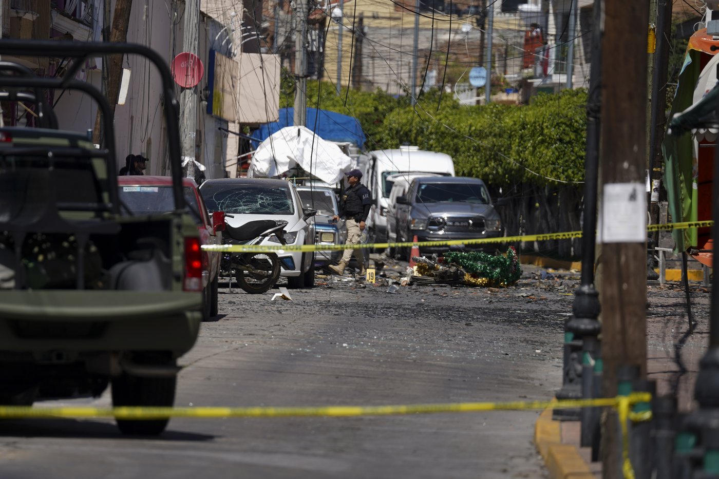 A car bomb explodes outside a police station in western Mexico, wounding 3 officers | iNFOnews.ca