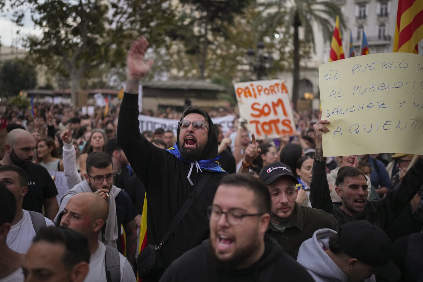 Thousands of Spaniards demand the resignation of Valencia leader for bungling flood response | iNFOnews.ca Thousands of Spaniards demand the resignation of Valencia leader for bungling flood response | iNFOnews.ca