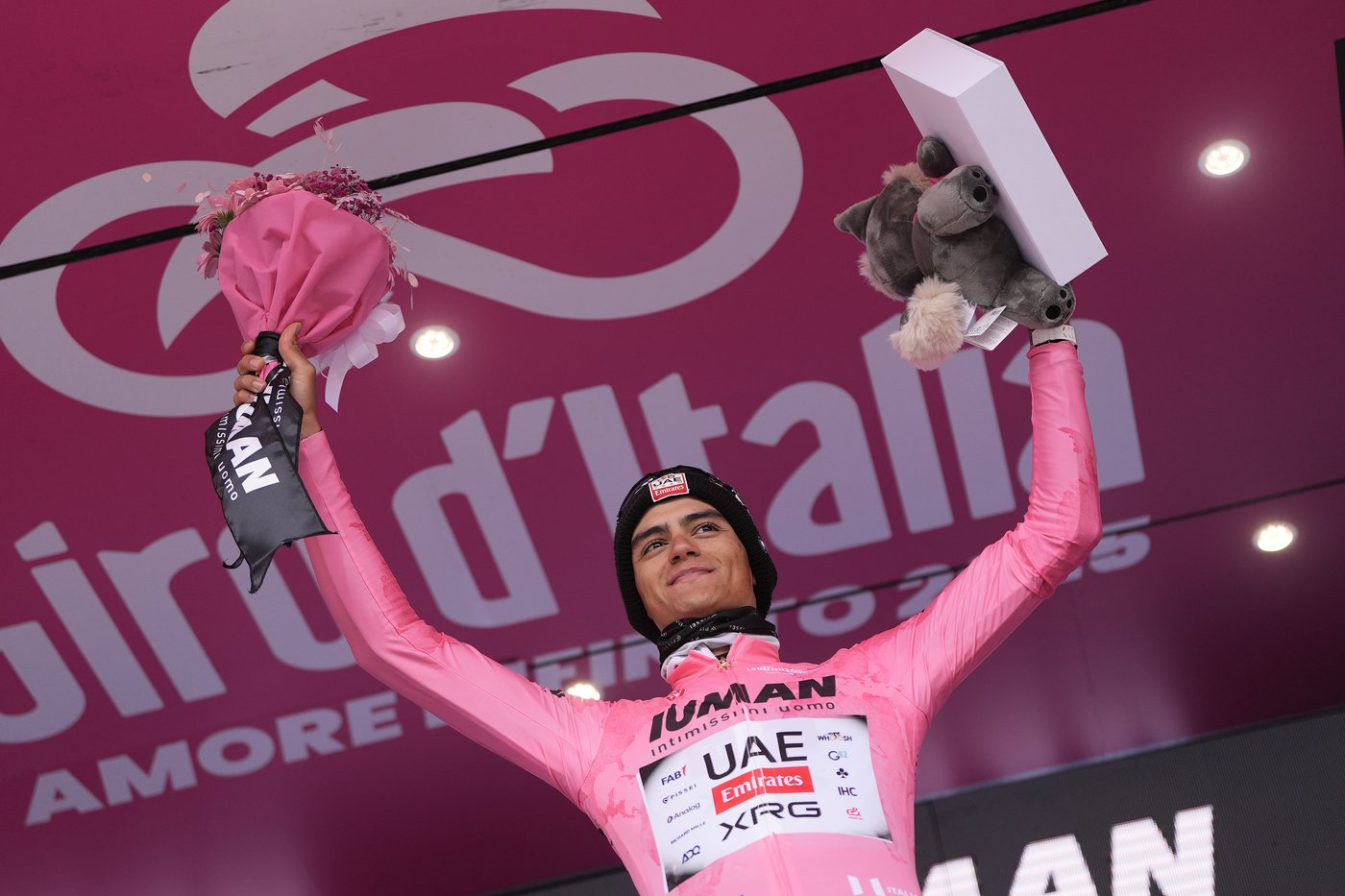 Mexican rider Del Toro extends Giro lead beyond a minute after rivals slowed by crash | iNFOnews.ca