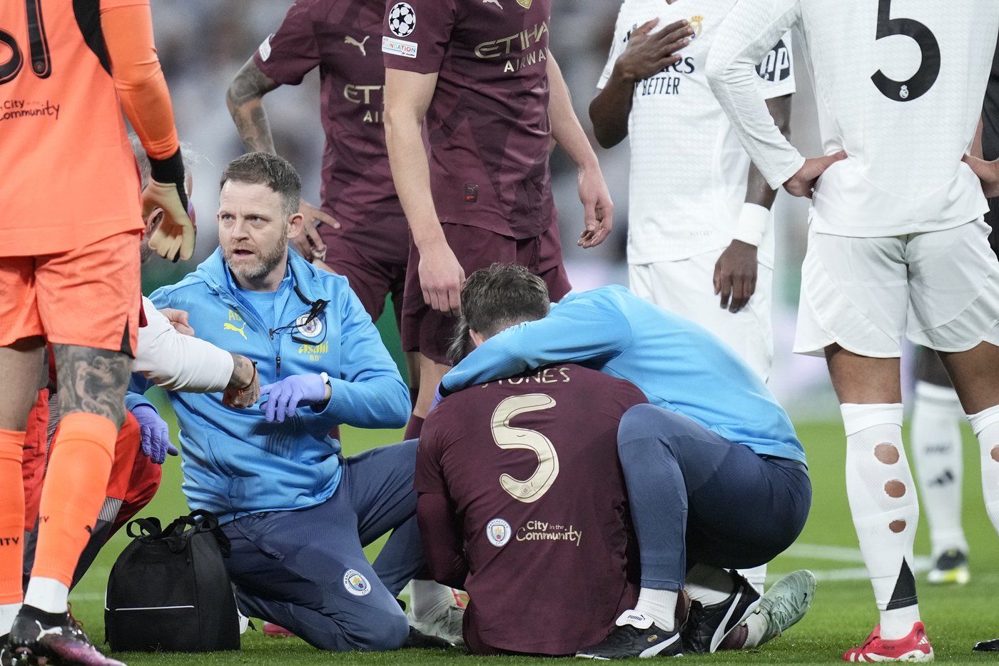 City defender John Stones leaves Champions League game because of injury | iNFOnews.ca