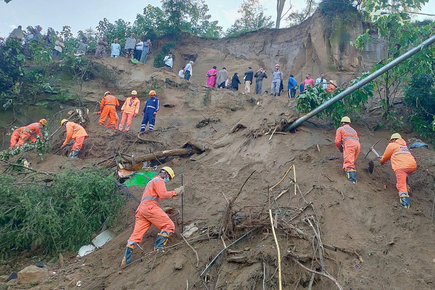 Landslide hits a bus in northern India, killing at least 15 people | iNFOnews.ca