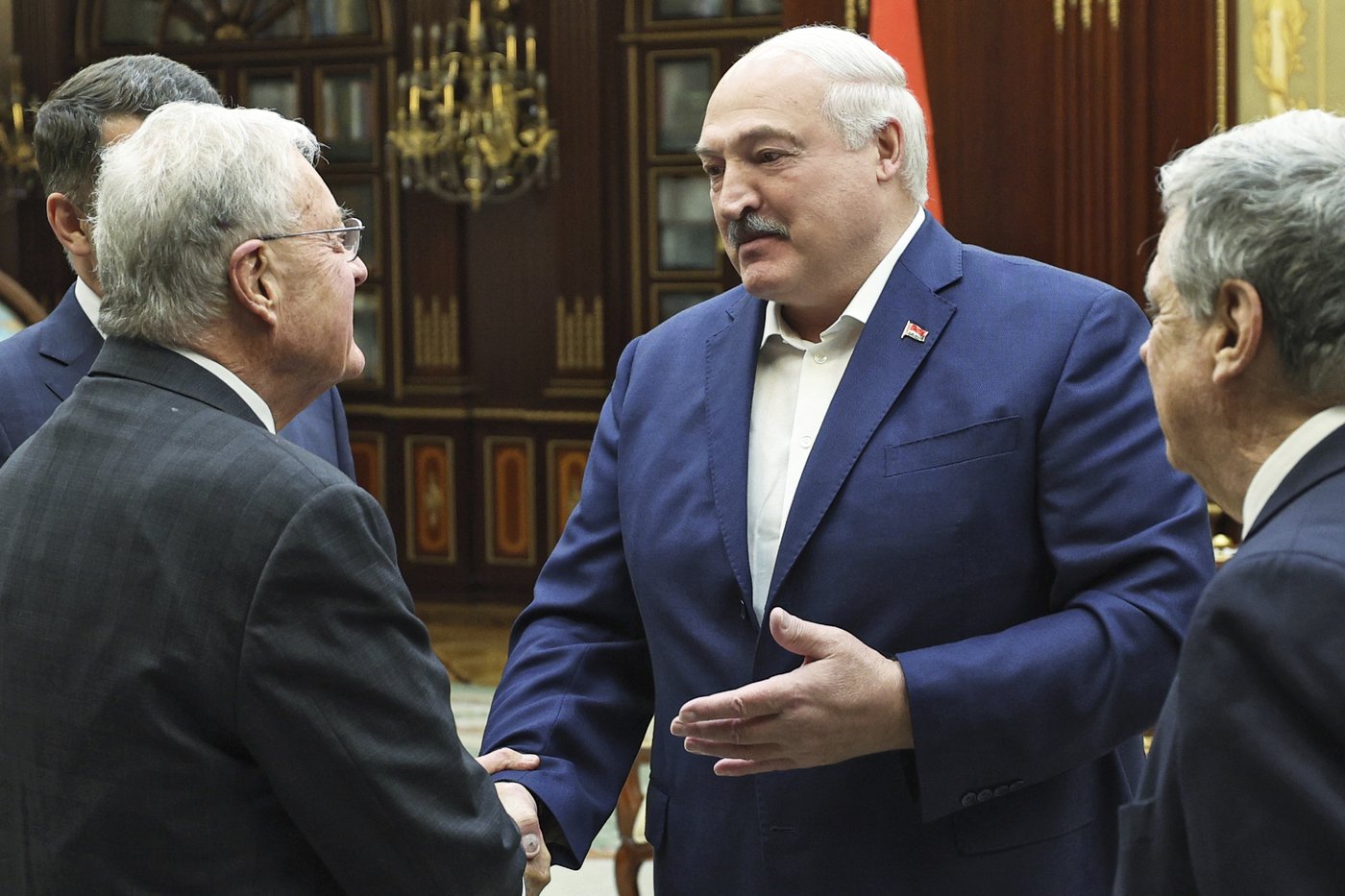 Belarus frees dissident Siarhei Tsikhanouski and 13 others after a rare visit from top US envoy | iNFOnews.ca Belarus frees dissident Siarhei Tsikhanouski and 13 others after a rare visit from top US envoy | iNFOnews.ca