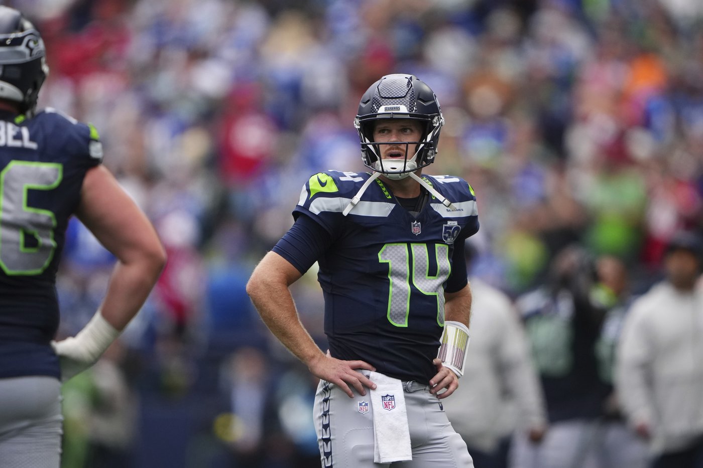 New QB Sam Darnold and offensive coordinator Klint Kubiak have slow starts for Seahawks | iNFOnews.ca