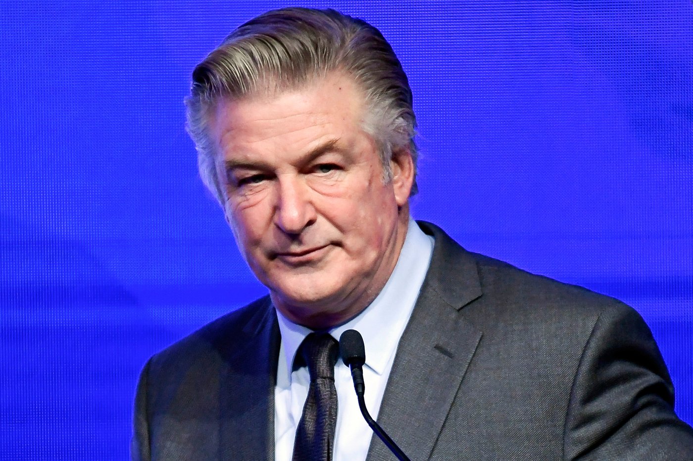 Alec and Stephen Baldwin escape injury after their vehicle hits a tree in New York | iNFOnews.ca Alec and Stephen Baldwin escape injury after their vehicle hits a tree in New York | iNFOnews.ca
