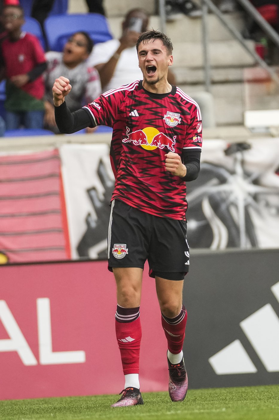 Noah Eile scores 1st MLS goal, Coronel has 5 saves to help Red Bulls beat Montreal 1-0 | iNFOnews.ca Noah Eile scores 1st MLS goal, Coronel has 5 saves to help Red Bulls beat Montreal 1-0 | iNFOnews.ca