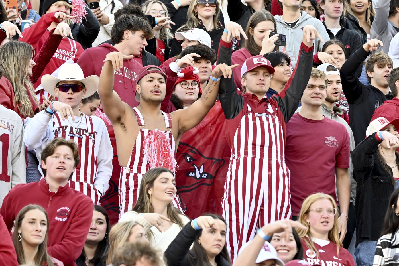 Ewers' two touchdowns, Texas' defense lead No. 3 Longhorns past Arkansas 20-10 | iNFOnews.ca Ewers' two touchdowns, Texas' defense lead No. 3 Longhorns past Arkansas 20-10 | iNFOnews.ca