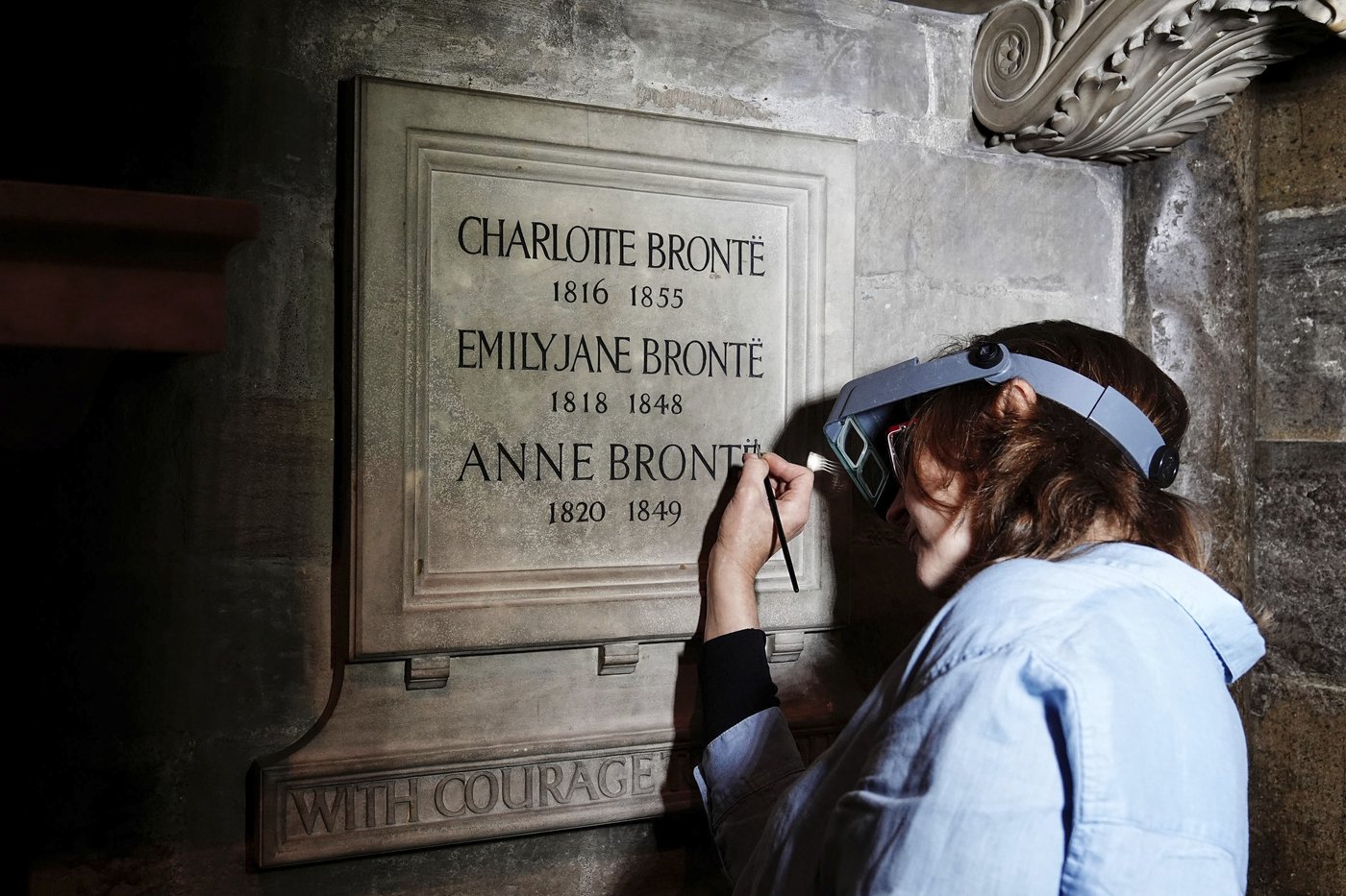A misspelled memorial to the Brontë sisters gets its dots back at last | iNFOnews.ca A misspelled memorial to the Brontë sisters gets its dots back at last | iNFOnews.ca