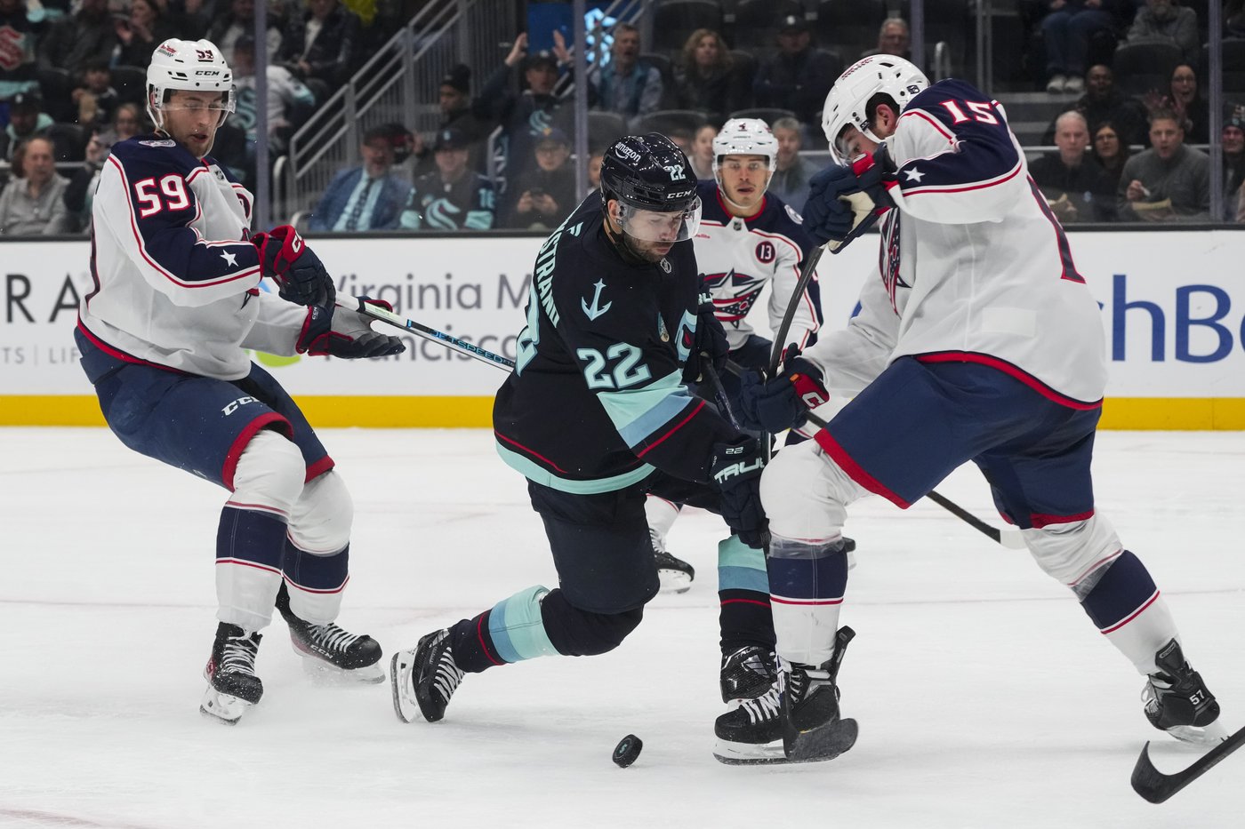 Jaden Schwartz's power-play goal leads Kraken to 3-1 win over Blackhawks | iNFOnews.ca Jaden Schwartz's power-play goal leads Kraken to 3-1 win over Blackhawks | iNFOnews.ca