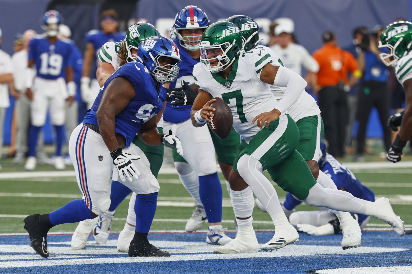 Justin Fields and Jets' passing game sputter in 2 drives in preseason loss to Giants | iNFOnews.ca Justin Fields and Jets' passing game sputter in 2 drives in preseason loss to Giants | iNFOnews.ca