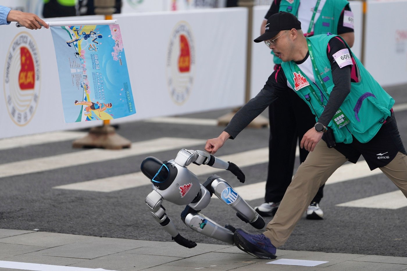 PHOTO COLLECTION: Humanoid Robot Half-Marathon | iNFOnews.ca
