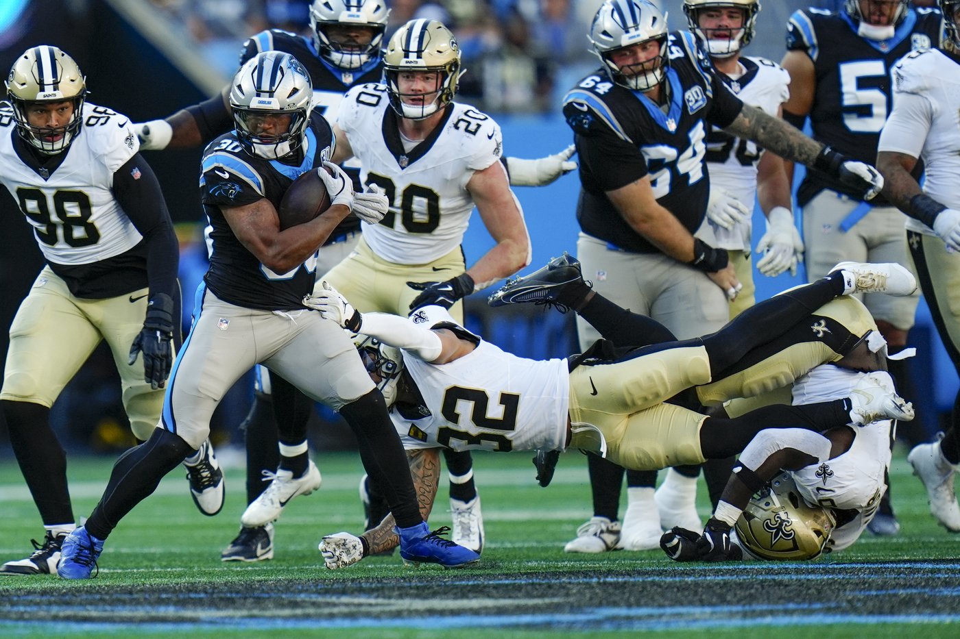 Panthers give Canadian running back Chuba Hubbard a 4-year contract extension | iNFOnews.ca