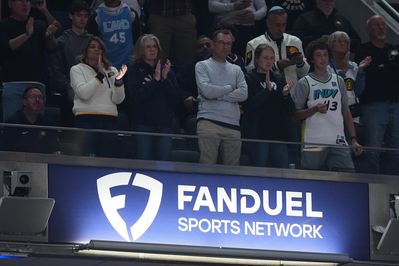 Tyrese Haliburton watches as Pacers celebrate Nancy Leonard in emotional rematch of the NBA Finals | iNFOnews.ca Tyrese Haliburton watches as Pacers celebrate Nancy Leonard in emotional rematch of the NBA Finals | iNFOnews.ca