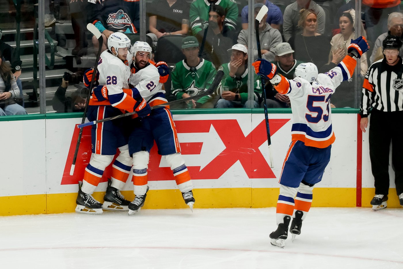 Bo Horvat gets 13th goal before ejection for Islanders in 3-2 win over Stars after tense finish | iNFOnews.ca Bo Horvat gets 13th goal before ejection for Islanders in 3-2 win over Stars after tense finish | iNFOnews.ca