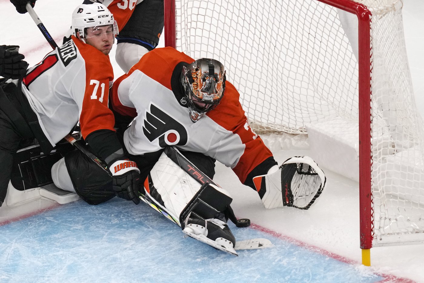 Ersson stops 23 shots and Foerster scores 2nd-period goal in Flyers 2-0 win over Bruins | iNFOnews.ca Ersson stops 23 shots and Foerster scores 2nd-period goal in Flyers 2-0 win over Bruins | iNFOnews.ca