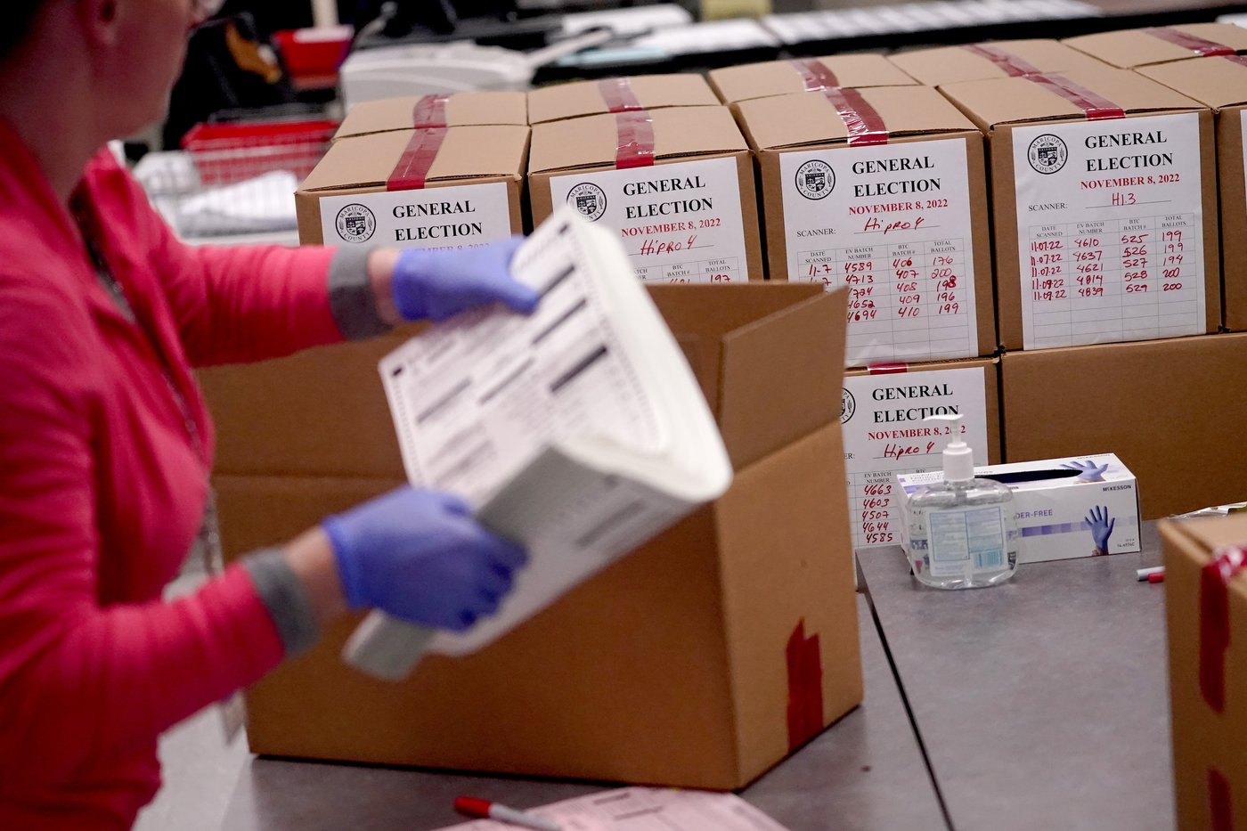 Arizona enlists county employees to help tackle a surge of 2-page early ballots | iNFOnews.ca Arizona enlists county employees to help tackle a surge of 2-page early ballots | iNFOnews.ca