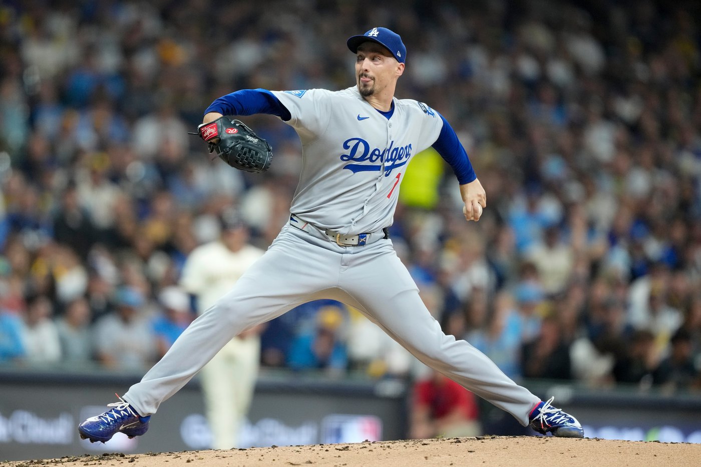 Snell spectacular and Dodgers barely hold on in 9th to beat Brewers 2-1 in NLCS opener | iNFOnews.ca Snell spectacular and Dodgers barely hold on in 9th to beat Brewers 2-1 in NLCS opener | iNFOnews.ca