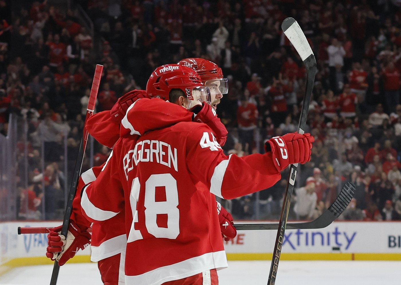 Compher's power-play goal lifts Red Wings past Penguins 4-2 | iNFOnews.ca Compher's power-play goal lifts Red Wings past Penguins 4-2 | iNFOnews.ca