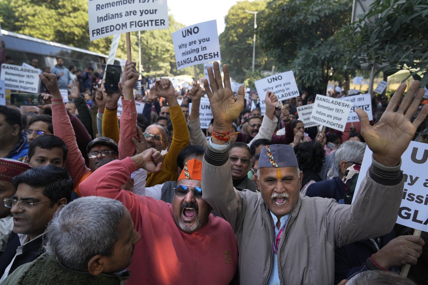 Hundreds protest in New Delhi against reported attacks on Hindus in Bangladesh | iNFOnews.ca