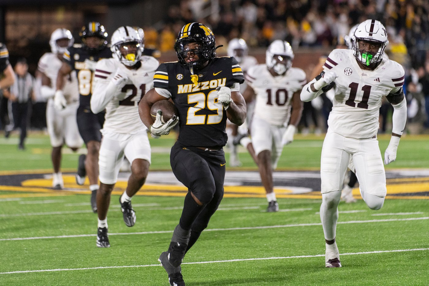 Hardy rushes for career-best 300 yards, 3 TD to help Missouri beat Mississippi State 49-27 | iNFOnews.ca