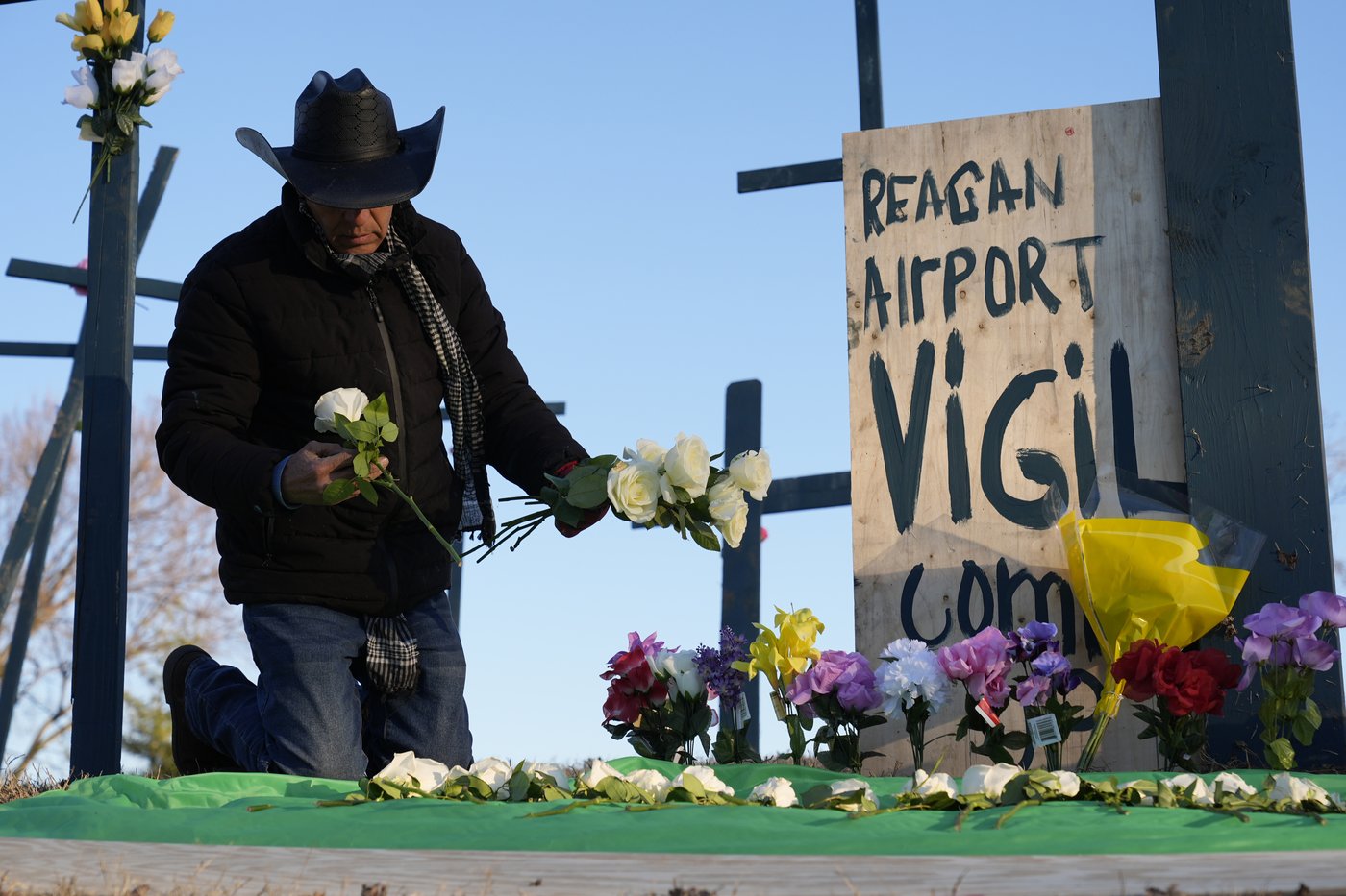 Army releases name of 3rd soldier who died in helicopter and airliner crash | iNFOnews.ca