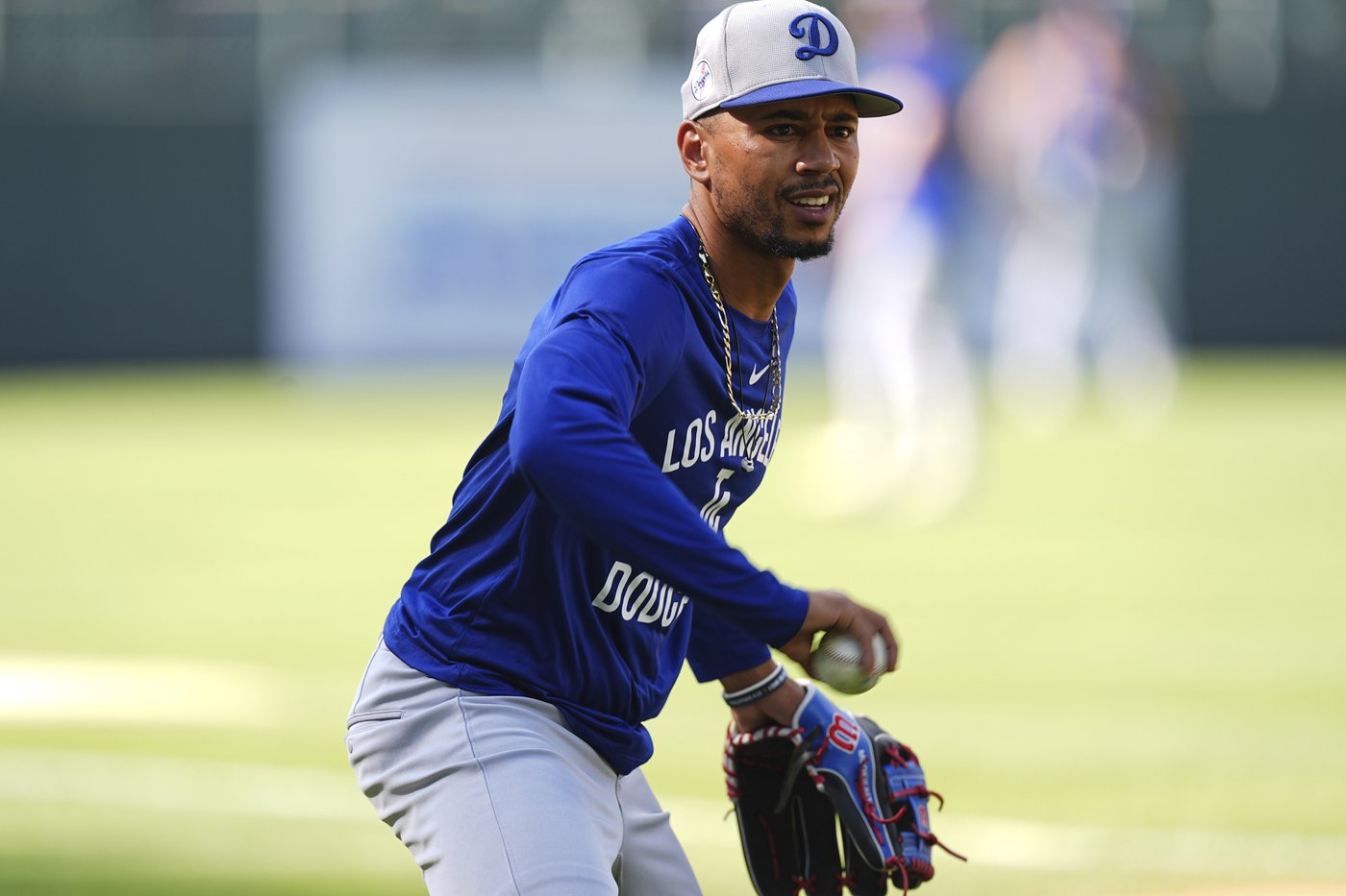 Betts staying at shortstop despite Dodgers' outfield struggles | iNFOnews.ca Betts staying at shortstop despite Dodgers' outfield struggles | iNFOnews.ca