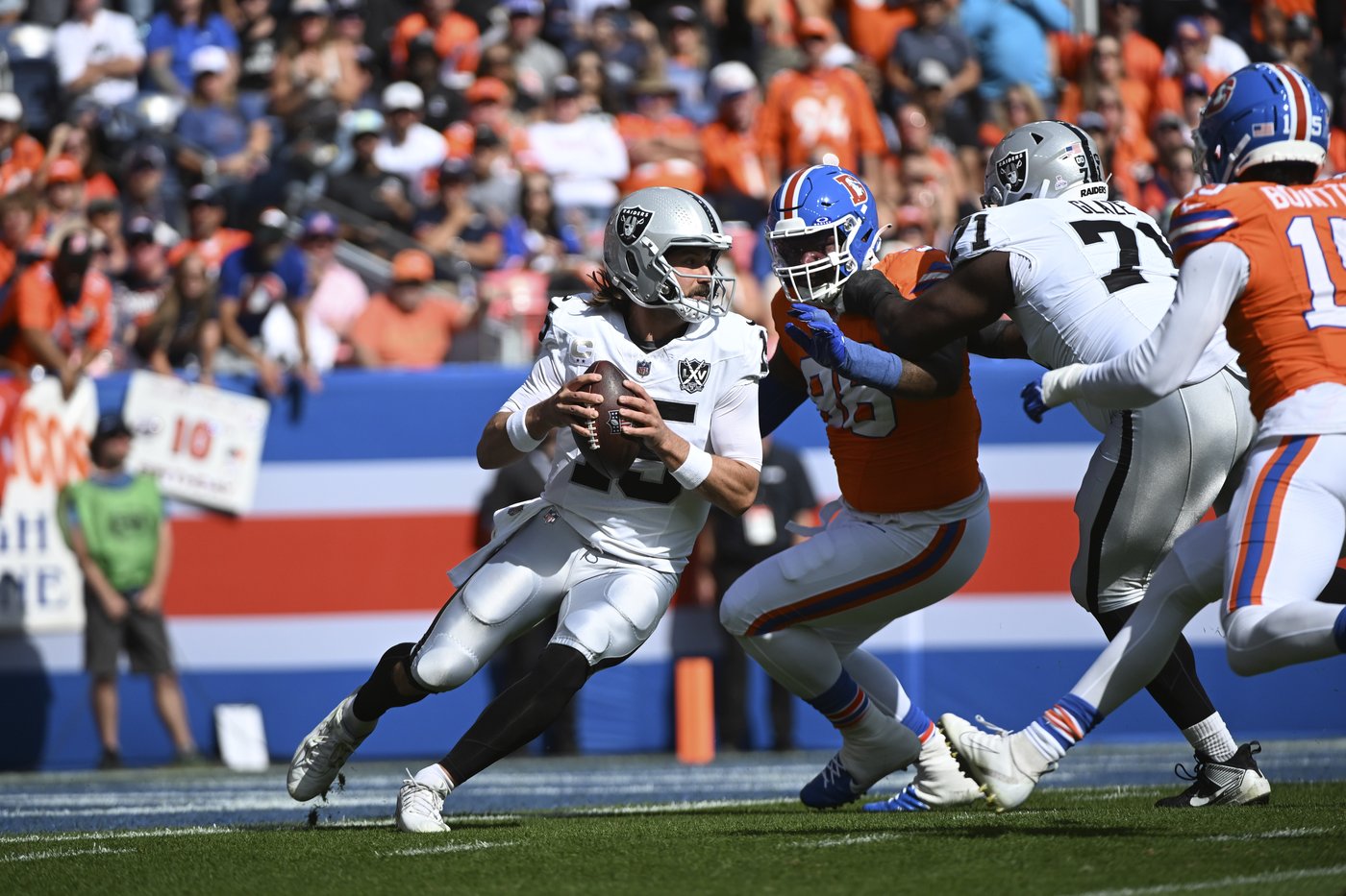 Surtain's two interceptions power Broncos past Raiders 34-18, snapping 8-game skid against Las Vegas | iNFOnews.ca