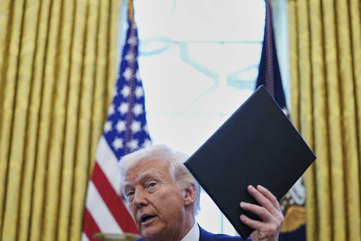 Most Canadians say they expect to feel U.S. tariffs, want Canada to fight back: poll | iNFOnews.ca