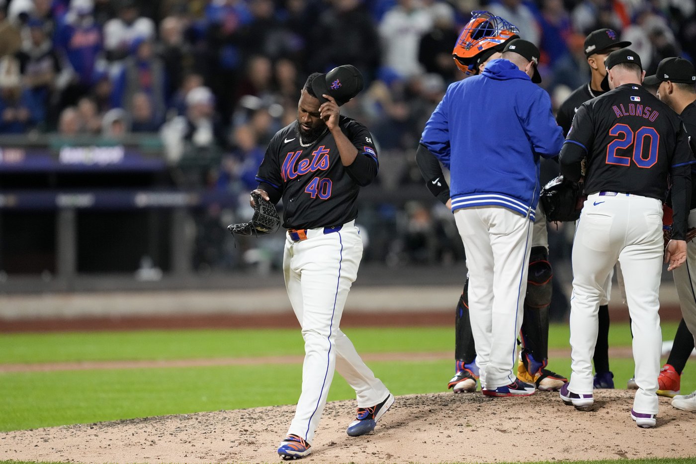After Severino misplays a pair of comebackers, Mets in need of NLCS comeback against Dodgers | iNFOnews.ca