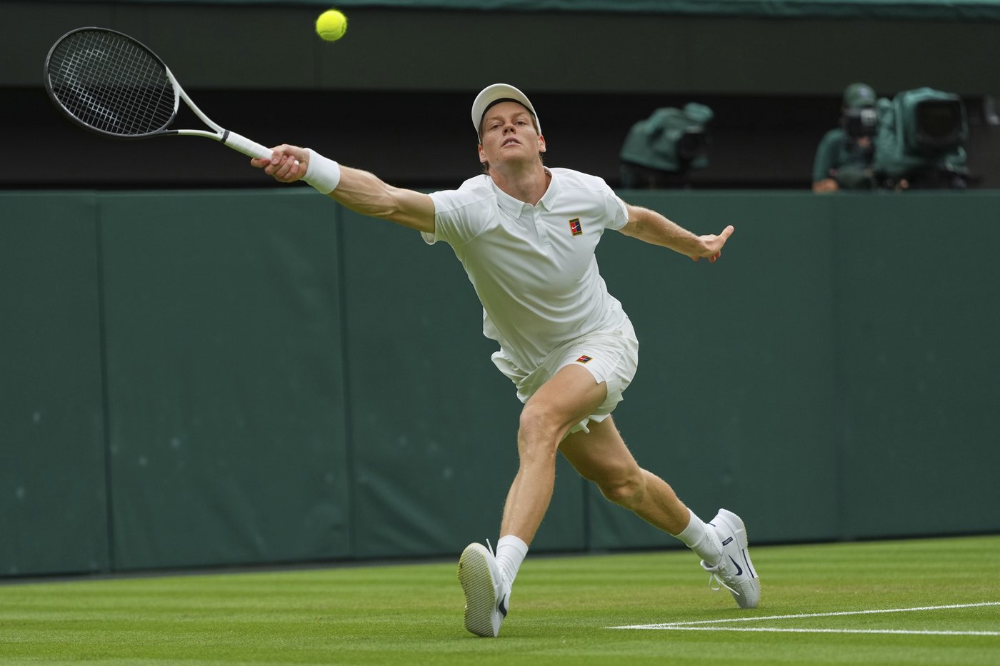 Wimbledon: Jannik Sinner has dropped just 17 games so far. Krejcikova loses and Djokovic wins | iNFOnews.ca