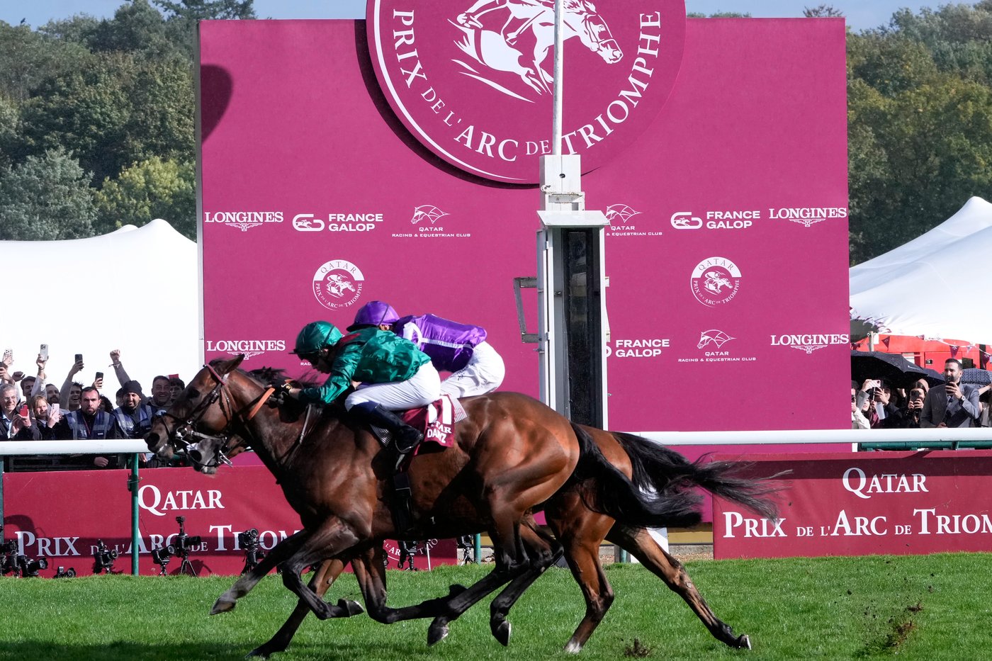 Daryz's thrilling comeback secures victory at the Prix de l’Arc de Triomphe | iNFOnews.ca