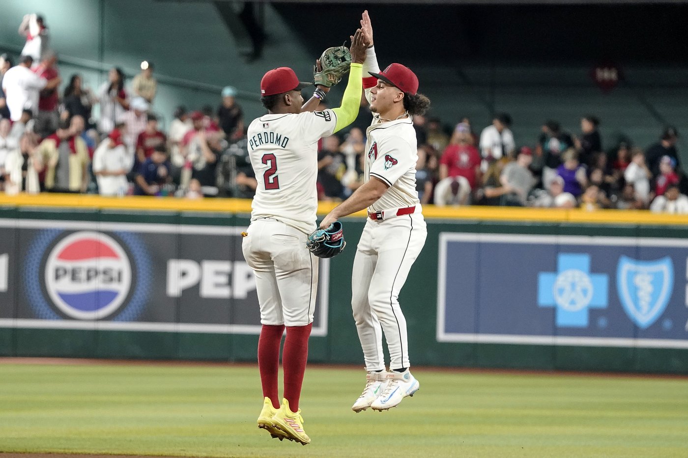 Diamondbacks rout Padres 11-2, await Mets-Braves doubleheader to find out playoff fate | iNFOnews.ca
