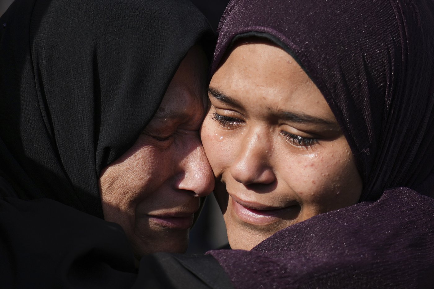 Witnesses and aid groups report a surge in looting in desperate Gaza | iNFOnews.ca Witnesses and aid groups report a surge in looting in desperate Gaza | iNFOnews.ca