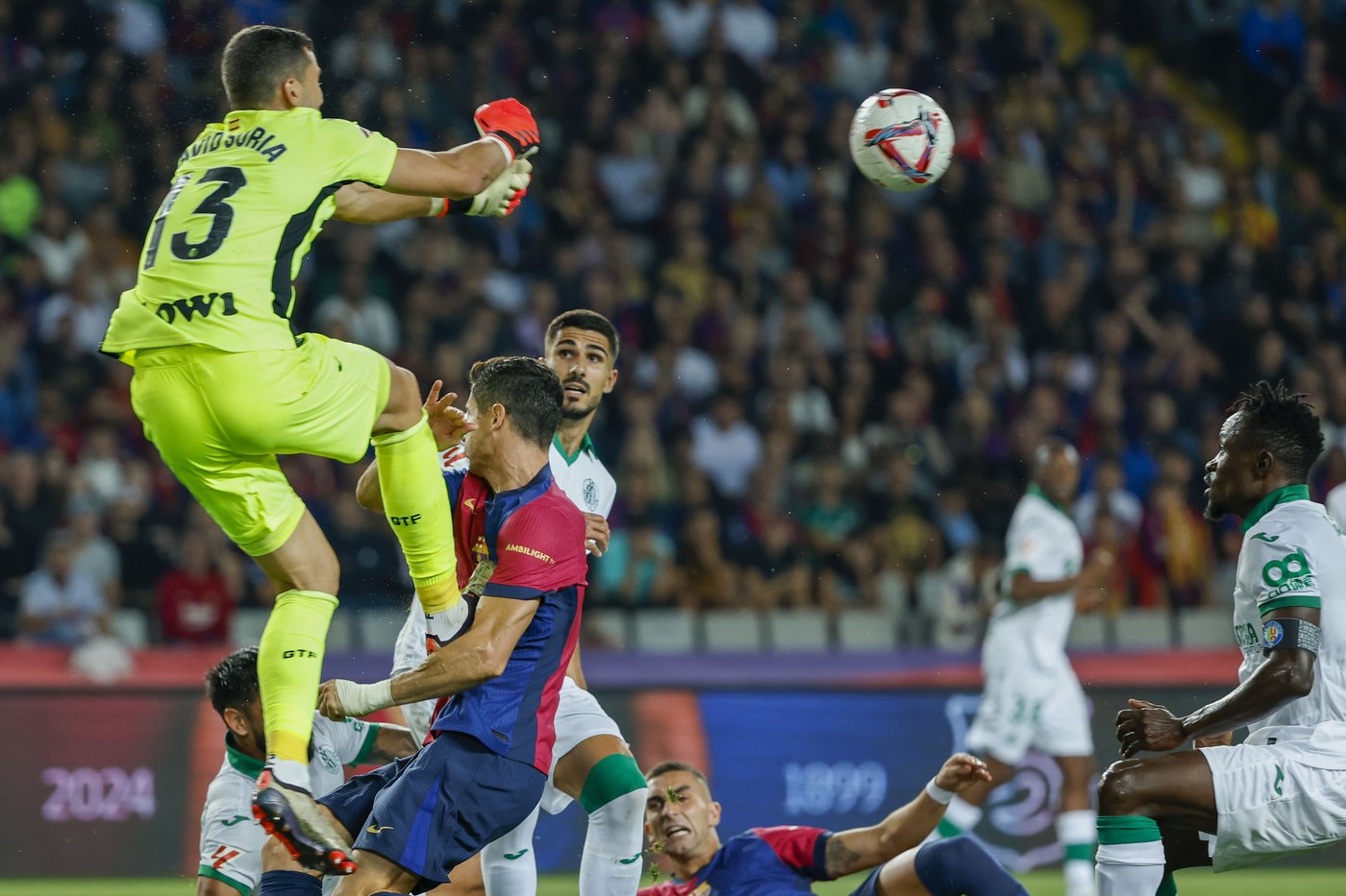Lewandowski scores his 7th goal to give Barcelona its 7th straight win in Spanish league | iNFOnews.ca