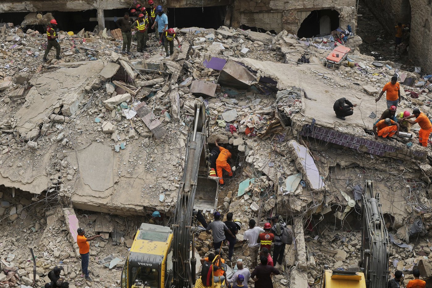 A multistory building collapse in Pakistan's port city of Karachi kills at least 6 people | iNFOnews.ca A multistory building collapse in Pakistan's port city of Karachi kills at least 6 people | iNFOnews.ca