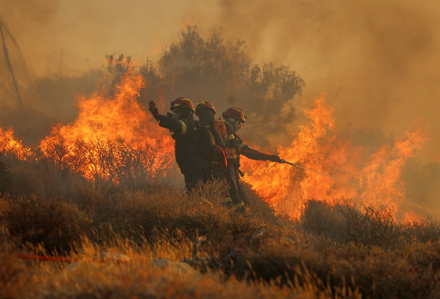 Firefighters race to contain wildfires in Greece as thousands evacuated, 2 die in Turkey | iNFOnews.ca Firefighters race to contain wildfires in Greece as thousands evacuated, 2 die in Turkey | iNFOnews.ca