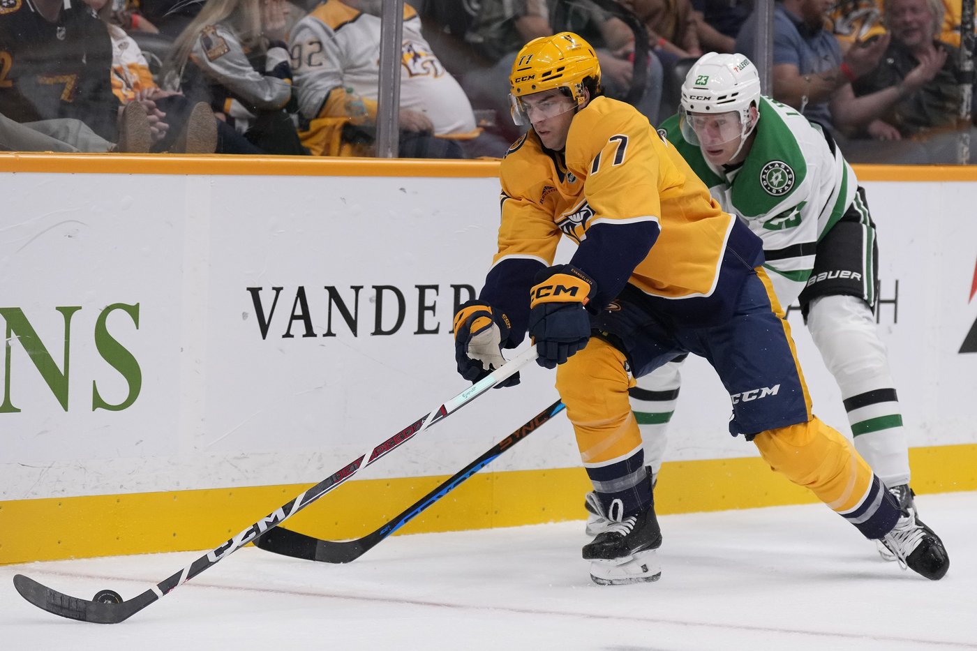 Dallas Stars score 4 goals in 5 shots to take down Predators 4-3 in both teams' season opener | iNFOnews.ca