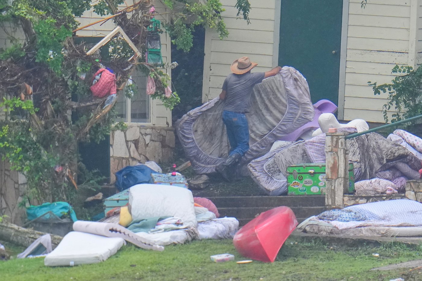 PHOTO COLLECTION: Texas floods leave dozens dead and missing as rescuers search devastated landscape | iNFOnews.ca PHOTO COLLECTION: Texas floods leave dozens dead and missing as rescuers search devastated landscape | iNFOnews.ca