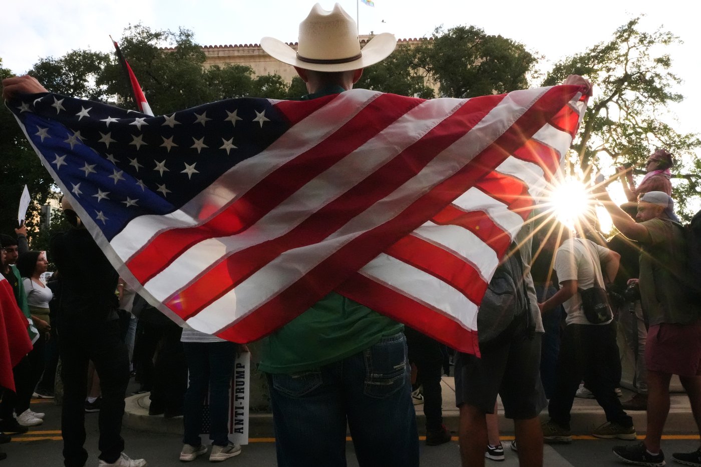 Gov. Abbott deploys over 5,000 Texas National Guard troops ahead of planned 'No Kings' protests | iNFOnews.ca